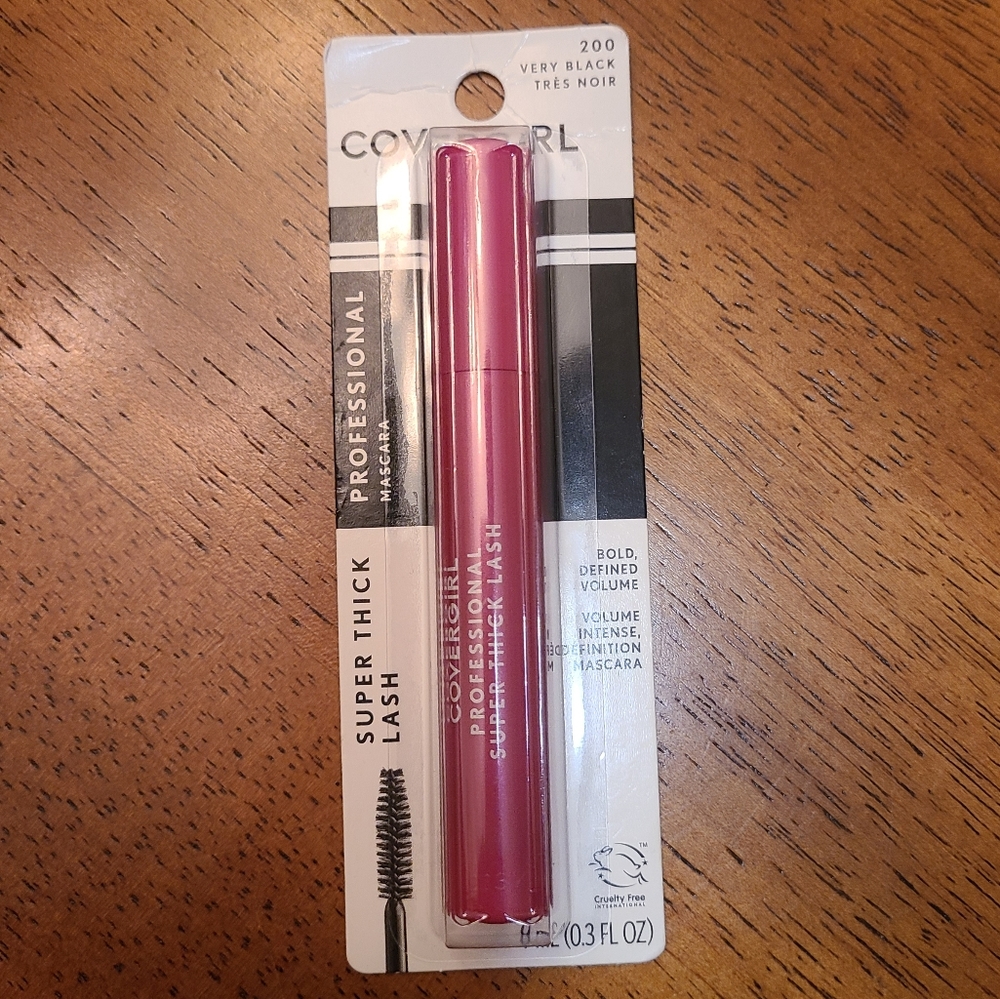 NWT Covergirl Super Thick Lash Mascara in Very Black